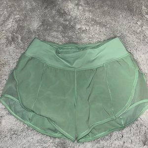 Lululemon mint green shorts//size 4